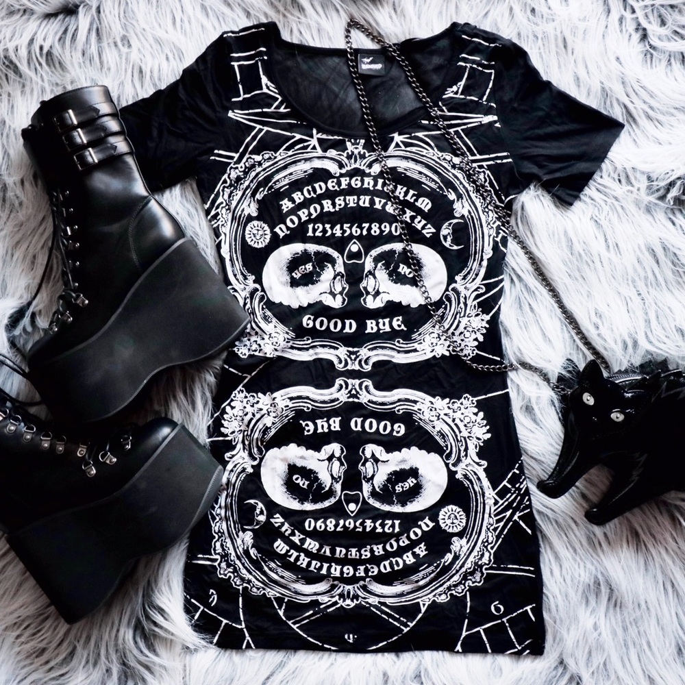 Spirit Board witch dress